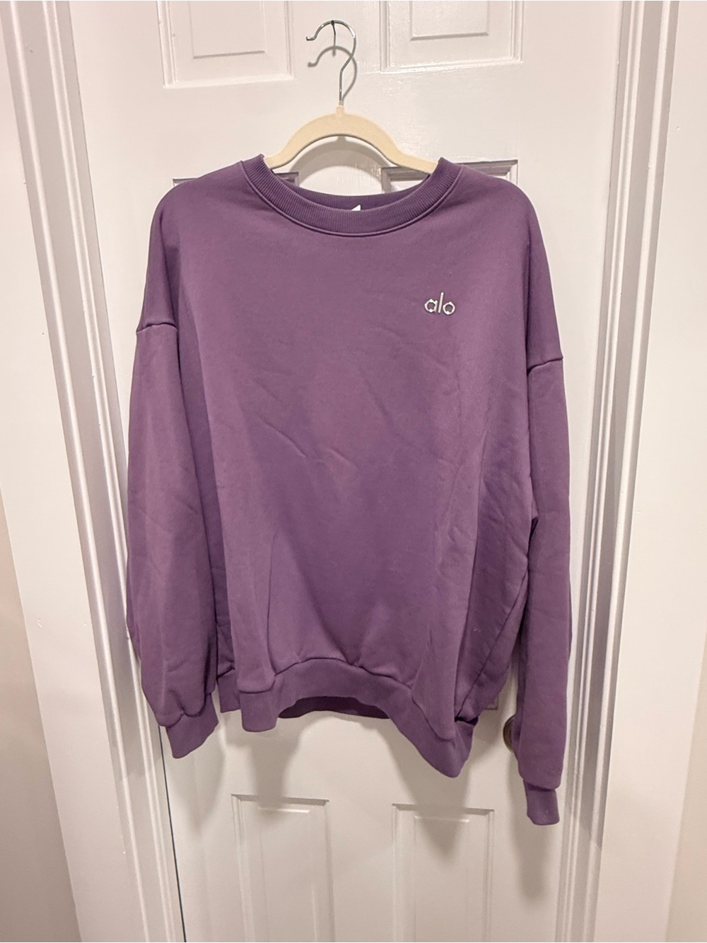 ALO Yoga Crewneck Sweatshirt in Lavender Purple